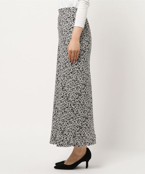 La TOTALITE(ラトータリテ)の「バイヤスフレアスカート【手洗い可能】◆(スカート・レディース・アイボリー/ブラウン・36/38)」の6枚目の写真