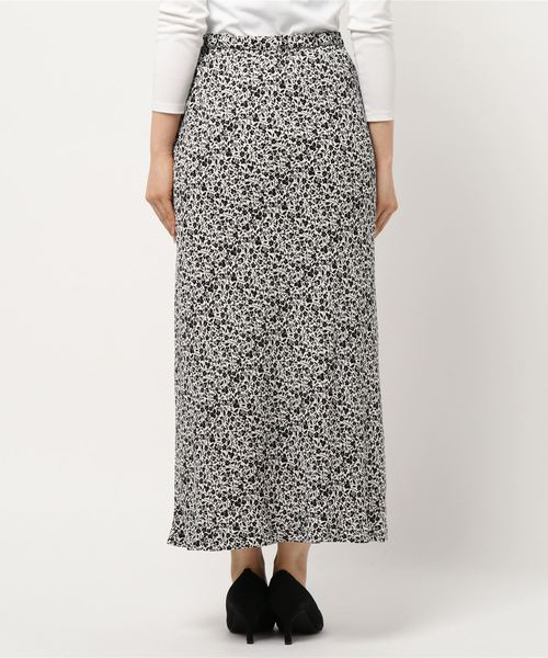La TOTALITE(ラトータリテ)の「バイヤスフレアスカート【手洗い可能】◆(スカート・レディース・アイボリー/ブラウン・36/38)」の7枚目の写真
