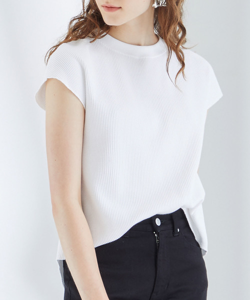 STUDIOUS（ステュディオス）の「【STUDIOUS】バックシャン フレンチスリーブ ワッフルTOPS（Tシャツ/カットソー・レディース・ブラック/ベージュ/オフホワイト・FREE）」の2枚目の写真