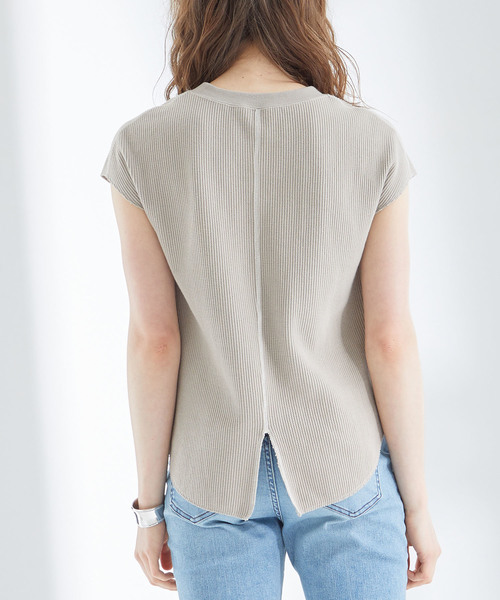 STUDIOUS（ステュディオス）の「【STUDIOUS】バックシャン フレンチスリーブ ワッフルTOPS（Tシャツ/カットソー・レディース・ブラック/ベージュ/オフホワイト・FREE）」の4枚目の写真