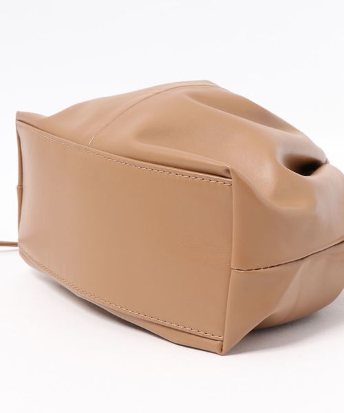 coca（coca）（コカ）の「フェイクレザー巾着ショルダーバッグ（ショルダーバッグ・レディース・ブラック/ベージュ・ONE SIZE）」の4枚目の写真