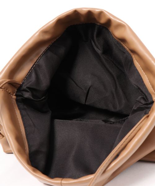 coca（coca）（コカ）の「フェイクレザー巾着ショルダーバッグ（ショルダーバッグ・レディース・ブラック/ベージュ・ONE SIZE）」の3枚目の写真