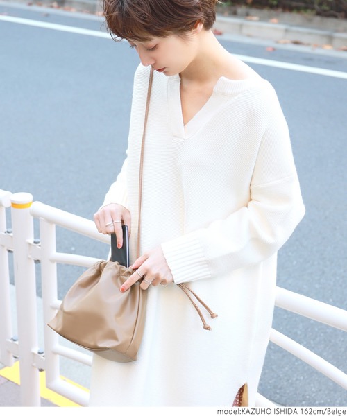 coca（coca）（コカ）の「フェイクレザー巾着ショルダーバッグ（ショルダーバッグ・レディース・ブラック/ベージュ・ONE SIZE）」の8枚目の写真