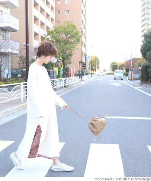 coca（coca）（コカ）の「フェイクレザー巾着ショルダーバッグ（ショルダーバッグ・レディース・ブラック/ベージュ・ONE SIZE）」の9枚目の写真