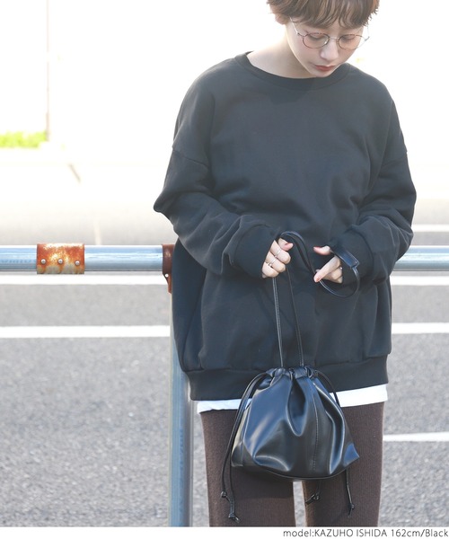 coca（coca）（コカ）の「フェイクレザー巾着ショルダーバッグ（ショルダーバッグ・レディース・ブラック/ベージュ・ONE SIZE）」の11枚目の写真