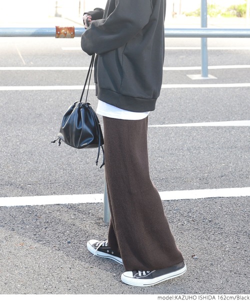 coca（coca）（コカ）の「フェイクレザー巾着ショルダーバッグ（ショルダーバッグ・レディース・ブラック/ベージュ・ONE SIZE）」の12枚目の写真