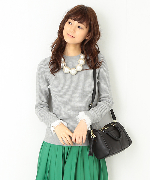 Ray BEAMS(レイビームス)の「Ray BEAMS / ワッフル編み フリルカフス ハイネック(ニット/セーター・レディース・オフホワイト/ライトグレー/ネイビー・ONE SIZE)」の1枚目の写真