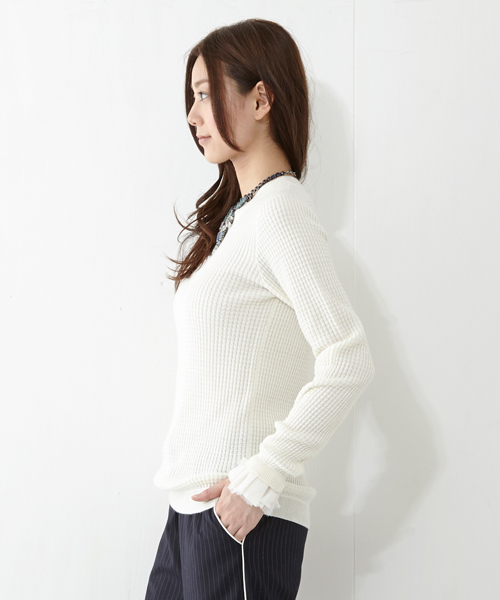 Ray BEAMS(レイビームス)の「Ray BEAMS / ワッフル編み フリルカフス ハイネック(ニット/セーター・レディース・オフホワイト/ライトグレー/ネイビー・ONE SIZE)」の7枚目の写真