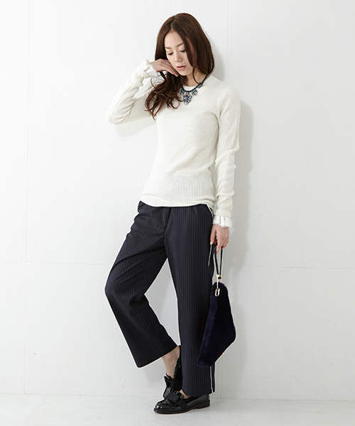 Ray BEAMS(レイビームス)の「Ray BEAMS / ワッフル編み フリルカフス ハイネック(ニット/セーター・レディース・オフホワイト/ライトグレー/ネイビー・ONE SIZE)」の4枚目の写真