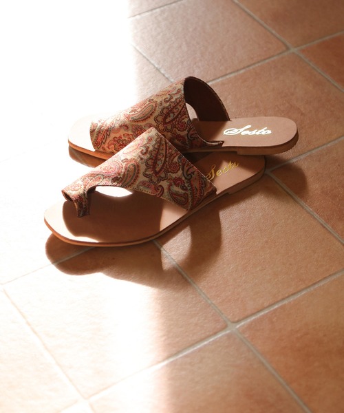 SESTO（セスト）の「親指トングのスクエアトゥフラットサンダル（サンダル・レディース・ライトグレー/ブラック/ダークブラウン/ベージュ/アイボリー/ベージュ系その他/キャメル/ゼブラ・LL/3L/S/M/L）」の7枚目の写真