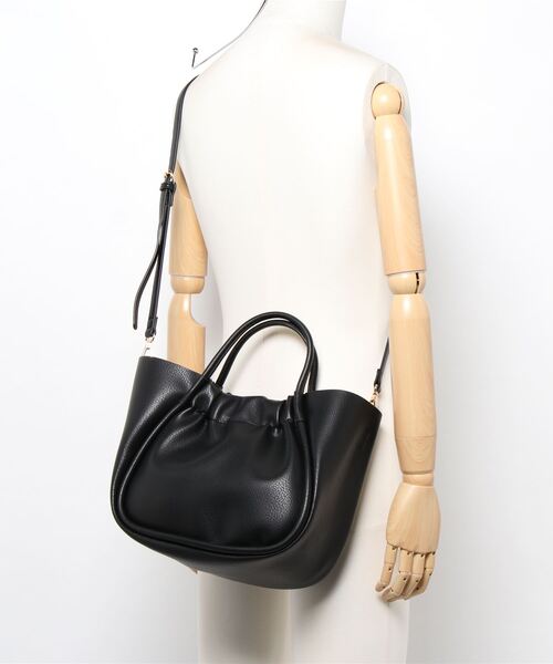 INTERPLANET（インタープラネット）の「軽量合皮２ＷＡＹラウンドＢＡＧ（ショルダーバッグ・レディース・ブラック/ブラウン/ベージュ・フリー）」の4枚目の写真