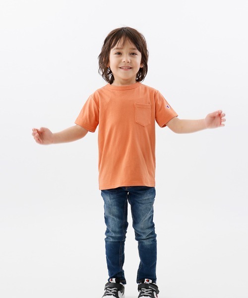 Champion(チャンピオン)の「【Champion/チャンピオン】キッズ ベーシック ショートスリーブポケットTシャツ(Tシャツ/カットソー・キッズ・ベージュ/オフホワイト/パープル/ブラック/ライトグリーン/オレンジ/ネイビー/グレー/ターコイズブルー/ライトパープル/イエロー・110/160/140/150/100/130/120)」の11枚目の写真
