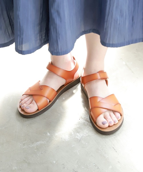 studio CLIP（スタディオクリップ）の「【キナリノ掲載商品】手染め風楽々サンダル（サンダル・レディース・オフホワイト/ブラック/キャメル・MEDIUM/X-LARGE/LARGE/SMALL）」の3枚目の写真