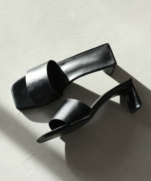 one after another NICE CLAUP（ワンアフターアナザーナイスクラップ）の「【WEB限定】スクエアトゥミュール（サンダル・レディース・ブラック/アイボリー・SMALL/MEDIUM/LARGE）」の2枚目の写真