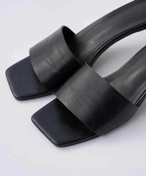 one after another NICE CLAUP（ワンアフターアナザーナイスクラップ）の「【WEB限定】スクエアトゥミュール（サンダル・レディース・ブラック/アイボリー・SMALL/MEDIUM/LARGE）」の7枚目の写真