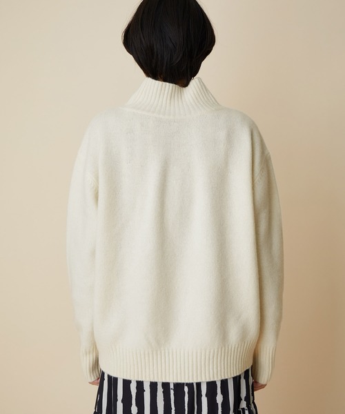 MADEMOISELLE ROPE'（マドモアゼル ロペ）の「【追加】<カシミヤ混>タートルネックコクーンニットプルオーバー（ニット/セーター・レディース・ホワイト/ダークブラウン/ブルー系その他6/レッド・38）」の17枚目の写真