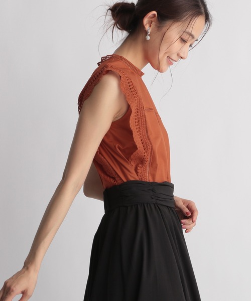 Andemiu（アンデミュウ）の「レースキリカエノースリブラウス956179（シャツ/ブラウス・レディース・オフホワイト/ブラック/オレンジ・FREE）」の3枚目の写真
