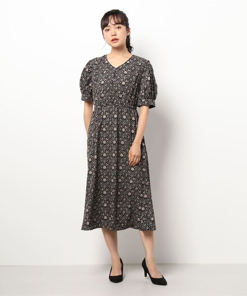 ehka sopo(エヘカソポ)の「Vネック花柄ワンピース(ワンピース・レディース・キナリ/ブラウン/ブラック・フリ-)」の7枚目の写真