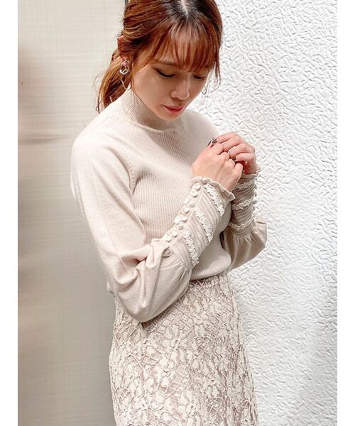 dazzlin（ダズリン）の「ツイストレースリブニットトップス（ニット/セーター・レディース・ブラック/ベージュ/オフホワイト/ブルー/モカ・FREE）」の4枚目の写真