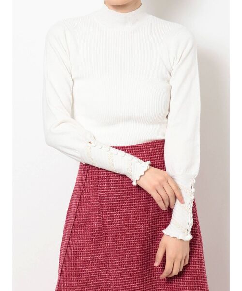 dazzlin（ダズリン）の「ツイストレースリブニットトップス（ニット/セーター・レディース・ブラック/ベージュ/オフホワイト/ブルー/モカ・FREE）」の2枚目の写真