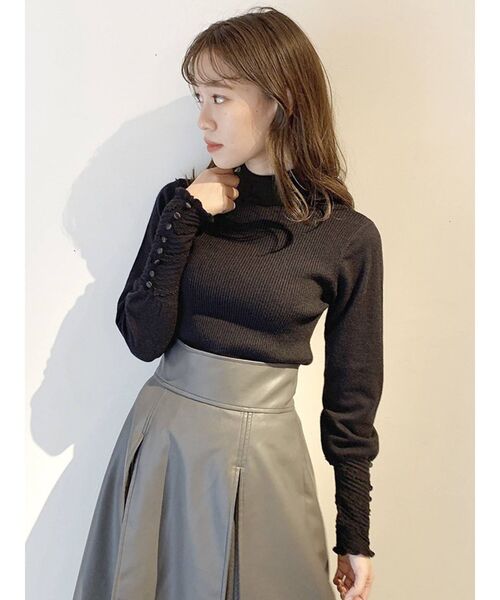 dazzlin（ダズリン）の「ツイストレースリブニットトップス（ニット/セーター・レディース・ブラック/ベージュ/オフホワイト/ブルー/モカ・FREE）」の3枚目の写真