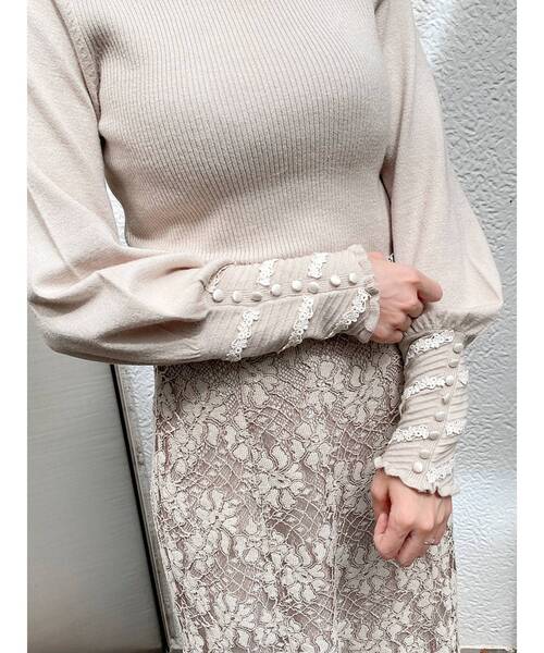 dazzlin（ダズリン）の「ツイストレースリブニットトップス（ニット/セーター・レディース・ブラック/ベージュ/オフホワイト/ブルー/モカ・FREE）」の6枚目の写真