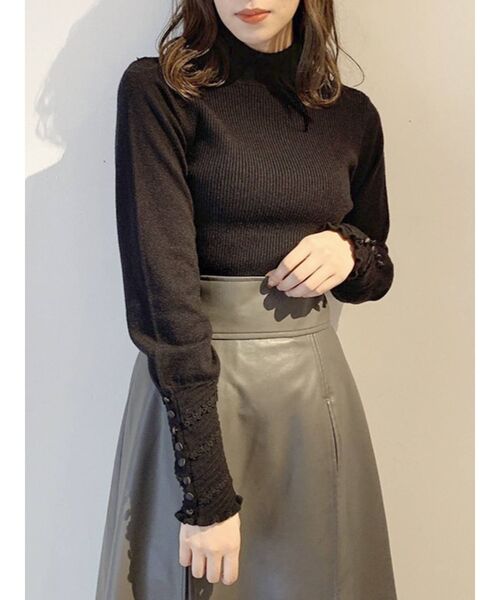 dazzlin（ダズリン）の「ツイストレースリブニットトップス（ニット/セーター・レディース・ブラック/ベージュ/オフホワイト/ブルー/モカ・FREE）」の7枚目の写真