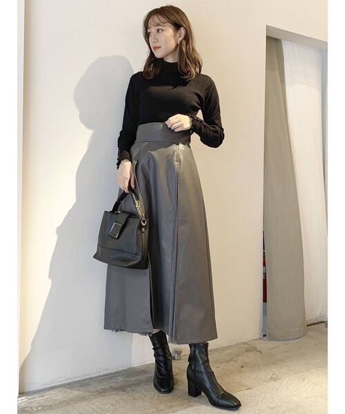 dazzlin（ダズリン）の「ツイストレースリブニットトップス（ニット/セーター・レディース・ブラック/ベージュ/オフホワイト/ブルー/モカ・FREE）」の13枚目の写真