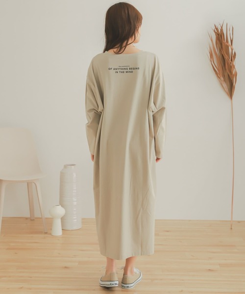 SENSE OF PLACE by URBAN RESEARCH(センスオブプレイスバイアーバンリサーチ)の「バックロゴTシャツワンピース(ワンピース・レディース・ライトベージュ/オフホワイト・ONE)」の11枚目の写真