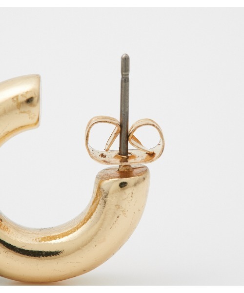 AZUL by moussy(アズールバイマウジー)の「WIDE METAL MINI HOOP EARRINGS/ワイドメタルミニフープピアス(ピアス(両耳用)・レディース・シルバー/ゴールド系その他・FREE)」の7枚目の写真