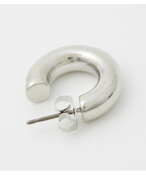 AZUL by moussy(アズールバイマウジー)の「WIDE METAL MINI HOOP EARRINGS/ワイドメタルミニフープピアス(ピアス(両耳用)・レディース・シルバー/ゴールド系その他・FREE)」の11枚目の写真