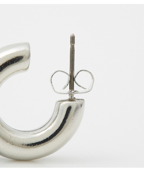 AZUL by moussy(アズールバイマウジー)の「WIDE METAL MINI HOOP EARRINGS/ワイドメタルミニフープピアス(ピアス(両耳用)・レディース・シルバー/ゴールド系その他・FREE)」の13枚目の写真