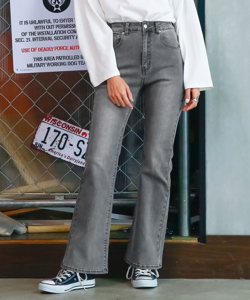 Newlyme（ニューリーミー）の「美脚フレアデニムパンツ（デニムパンツ・レディース・ライトグレー/ブラック/グレー/インディゴブルー/ブラック系その他/ライトインディゴブルー・SMALL/MEDIUM/LARGE/X-LARGE/XX-LARGE）」の3枚目の写真