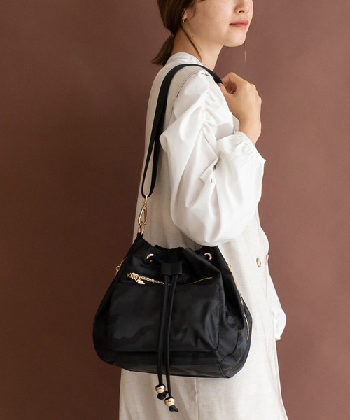 VitaFelice（ヴィータフェリーチェ）の「10ポケット巾着ショルダーバッグ クロスボディバッグ バケットバッグ（ショルダーバッグ・レディース・ブラック/カモフラージュ/ドット/ネイビー/ベージュ系その他・FREE）」の4枚目の写真