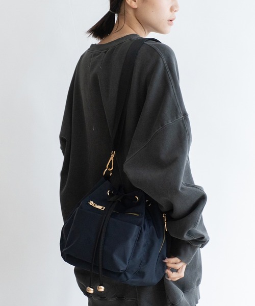 VitaFelice（ヴィータフェリーチェ）の「10ポケット巾着ショルダーバッグ クロスボディバッグ バケットバッグ（ショルダーバッグ・レディース・ブラック/カモフラージュ/ドット/ネイビー/ベージュ系その他・FREE）」の15枚目の写真