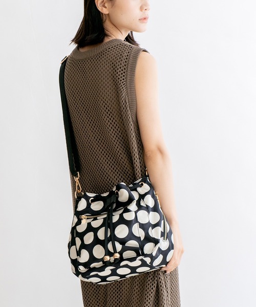 VitaFelice（ヴィータフェリーチェ）の「10ポケット巾着ショルダーバッグ クロスボディバッグ バケットバッグ（ショルダーバッグ・レディース・ブラック/カモフラージュ/ドット/ネイビー/ベージュ系その他・FREE）」の17枚目の写真