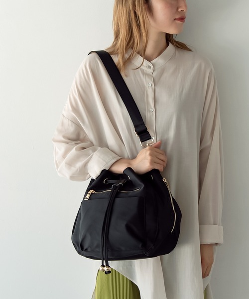 VitaFelice（ヴィータフェリーチェ）の「10ポケット巾着ショルダーバッグ クロスボディバッグ バケットバッグ（ショルダーバッグ・レディース・ブラック/カモフラージュ/ドット/ネイビー/ベージュ系その他・FREE）」の11枚目の写真