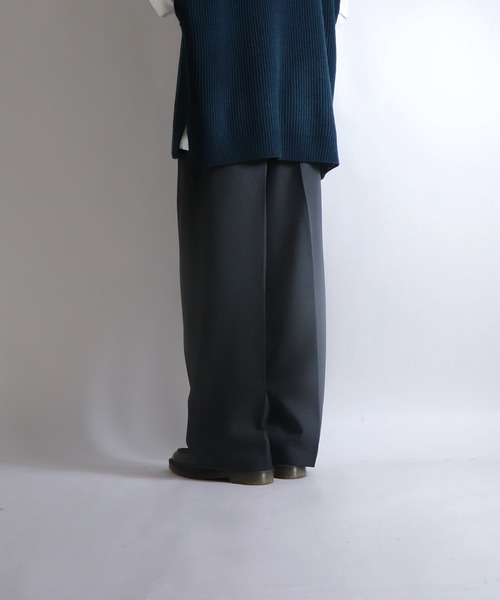 Confirm（コンファーム）の「センタープレス タックワイドストレートパンツ【Confirm】（スラックス・メンズ・チャコールグレー/ブラック/ブラウン/アイボリー/ブラック×グレー/ブラック×グリーン/グレイッシュベージュ/ネイビー/ブラウン系その他・M/L/S/XL）」の19枚目の写真