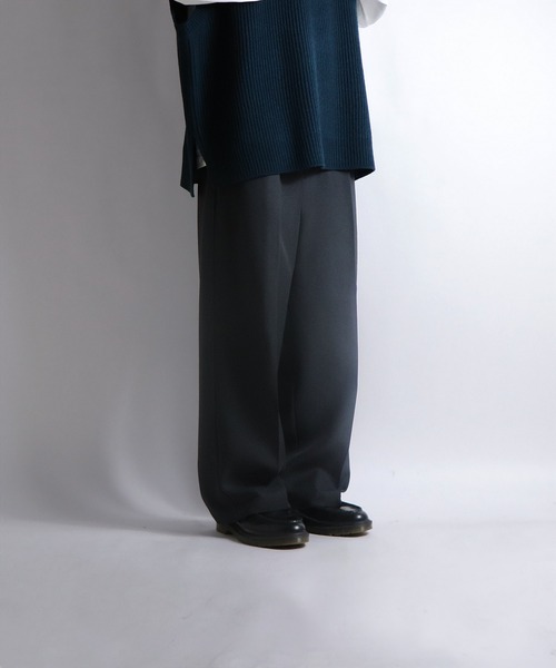 Confirm（コンファーム）の「センタープレス タックワイドストレートパンツ【Confirm】（スラックス・メンズ・チャコールグレー/ブラック/ブラウン/アイボリー/ブラック×グレー/ブラック×グリーン/グレイッシュベージュ/ネイビー/ブラウン系その他・M/L/S/XL）」の17枚目の写真