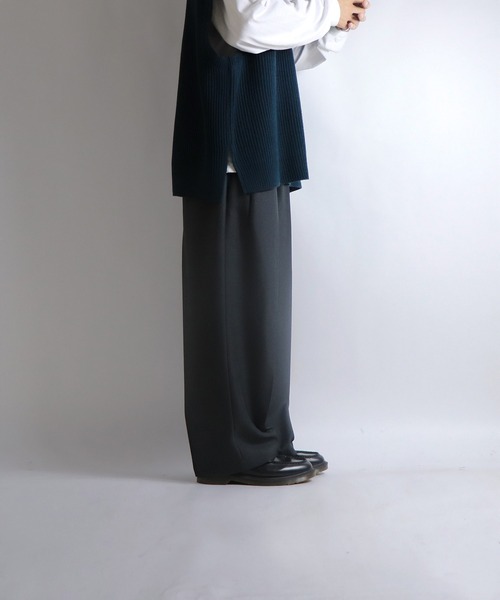 Confirm（コンファーム）の「センタープレス タックワイドストレートパンツ【Confirm】（スラックス・メンズ・チャコールグレー/ブラック/ブラウン/アイボリー/ブラック×グレー/ブラック×グリーン/グレイッシュベージュ/ネイビー/ブラウン系その他・M/L/S/XL）」の18枚目の写真