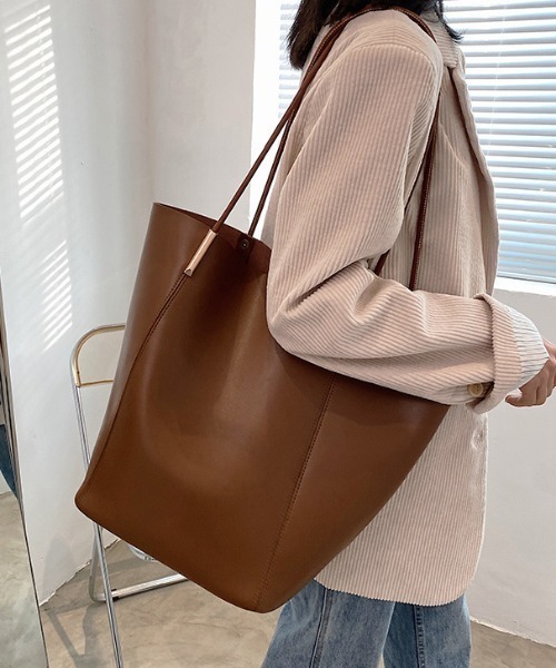 KOR(ケーオーアール)の「A4対応*大容量 フェイクレザートートバッグ(トートバッグ・レディース・ブラック/ダークブラウン/ベージュ/ブラウン・FREE)」の4枚目の写真