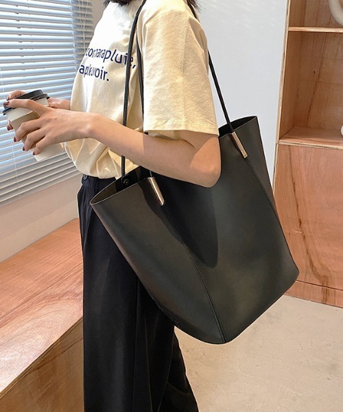 KOR(ケーオーアール)の「A4対応*大容量 フェイクレザートートバッグ(トートバッグ・レディース・ブラック/ダークブラウン/ベージュ/ブラウン・FREE)」の2枚目の写真