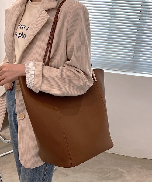 KOR(ケーオーアール)の「A4対応*大容量 フェイクレザートートバッグ(トートバッグ・レディース・ブラック/ダークブラウン/ベージュ/ブラウン・FREE)」の5枚目の写真