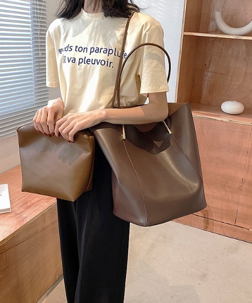 KOR(ケーオーアール)の「A4対応*大容量 フェイクレザートートバッグ(トートバッグ・レディース・ブラック/ダークブラウン/ベージュ/ブラウン・FREE)」の8枚目の写真