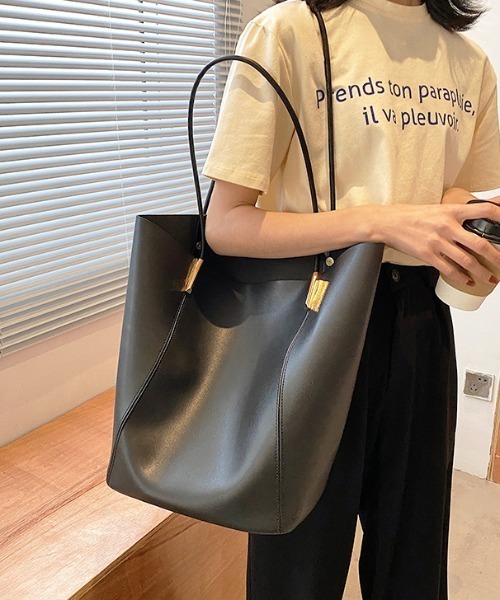 KOR(ケーオーアール)の「A4対応*大容量 フェイクレザートートバッグ(トートバッグ・レディース・ブラック/ダークブラウン/ベージュ/ブラウン・FREE)」の12枚目の写真