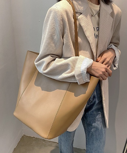 KOR(ケーオーアール)の「A4対応*大容量 フェイクレザートートバッグ(トートバッグ・レディース・ブラック/ダークブラウン/ベージュ/ブラウン・FREE)」の14枚目の写真