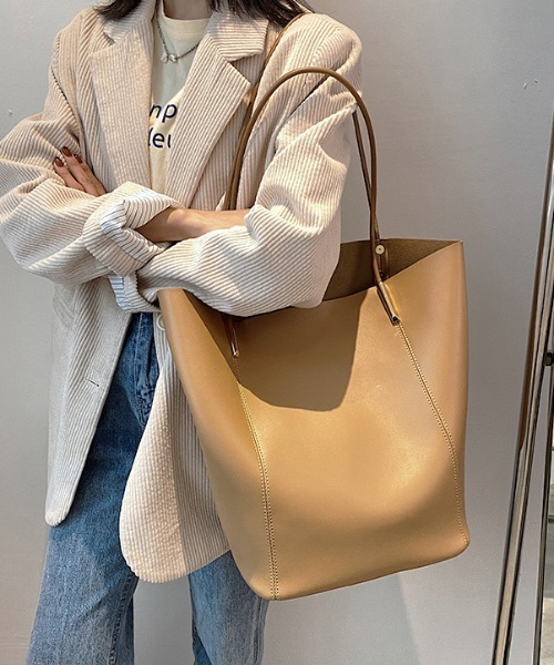 KOR(ケーオーアール)の「A4対応*大容量 フェイクレザートートバッグ(トートバッグ・レディース・ブラック/ダークブラウン/ベージュ/ブラウン・FREE)」の7枚目の写真