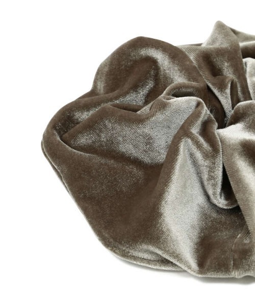 N.（N. Natural Beauty Basic）（エヌエヌナチュラルビューティーベーシック）の「フェイクベロアシュシュ（シュシュ・レディース・ブラック/ベージュ・ﾌﾘ-）」の3枚目の写真