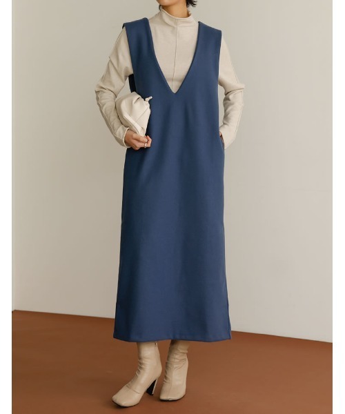 Re:EDIT（リエディ）の「[低身長サイズ有]軽くて暖かいリサイクルストレッチ起毛圧縮ニットソー深Vネックジャンパースカート（ジャンパースカート・レディース・ブラック/パープル/ブルー/ベージュ/グレー系その他・SHORT/MEDIUM/LARGE）」の5枚目の写真