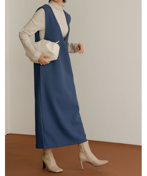 Re:EDIT（リエディ）の「[低身長サイズ有]軽くて暖かいリサイクルストレッチ起毛圧縮ニットソー深Vネックジャンパースカート（ジャンパースカート・レディース・ブラック/パープル/ブルー/ベージュ/グレー系その他・SHORT/MEDIUM/LARGE）」の9枚目の写真